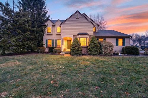 648 Landerwood Ln, Avon Lake, OH, 44012-2531 | Card Image