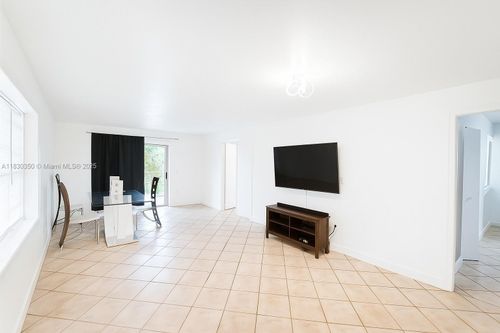 apt-203-1250 Lincoln Rd, Miami Beach, FL, 33139-2250 | Card Image