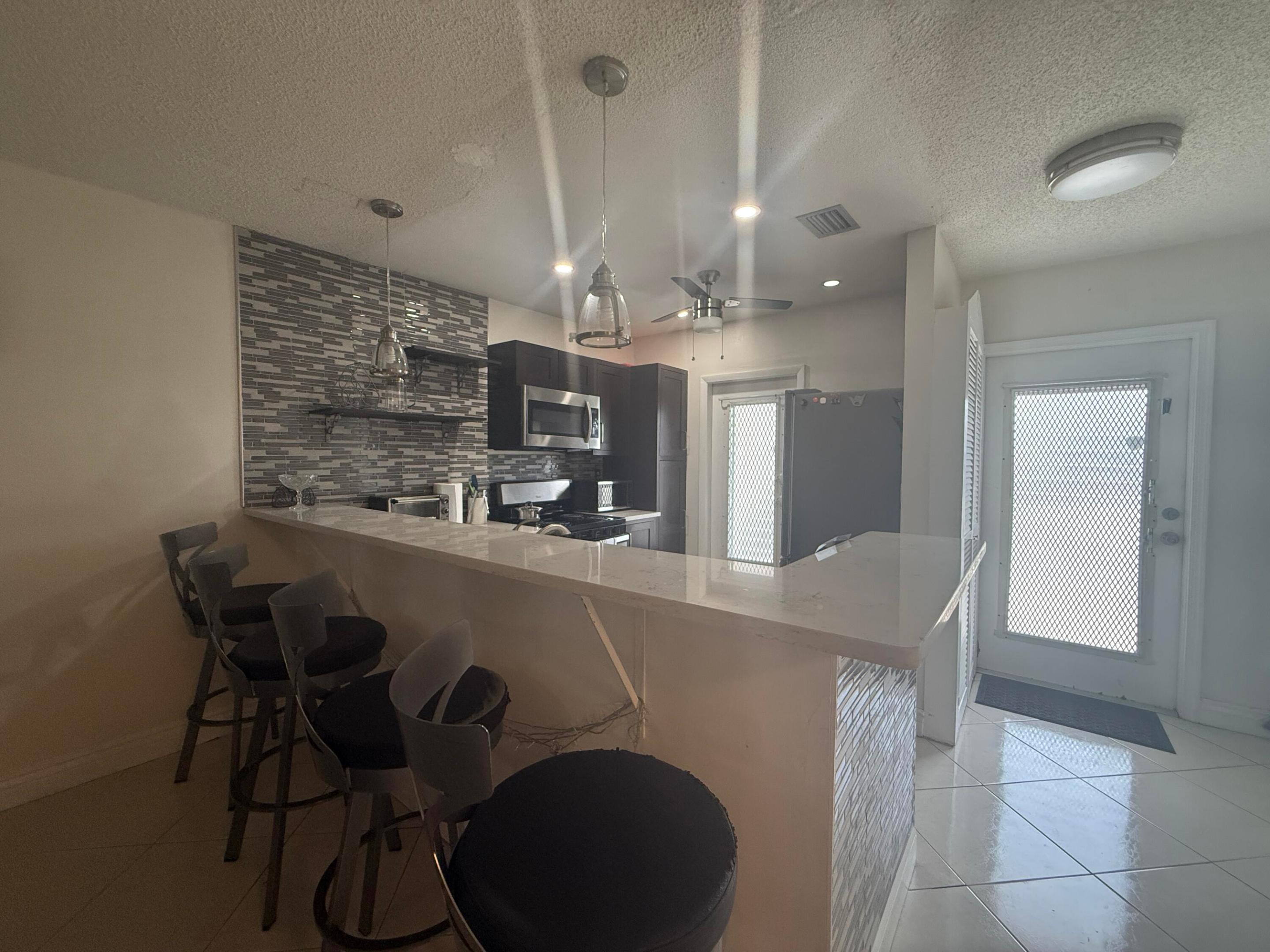 Residential Lease in Lauderdale Lakes 3