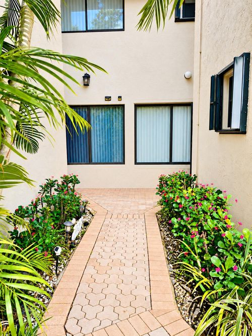 614b-950 Mockingbird Ln, Plantation, FL, 33324-3411 | Card Image