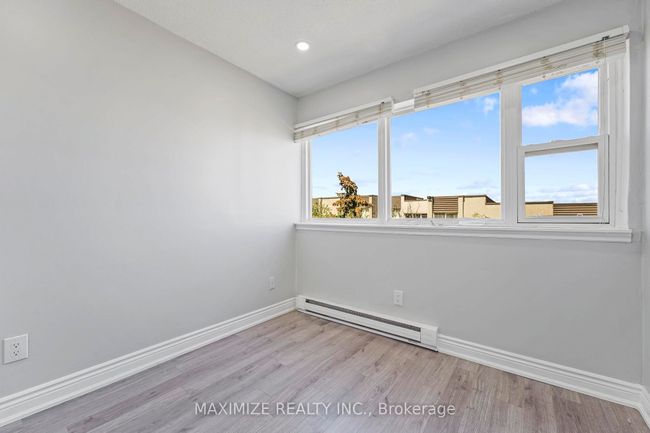 192 - 1055 Dundas St E, Condo with 3 bedrooms, 1 bathrooms and null parking in Mississauga ON | Image 4