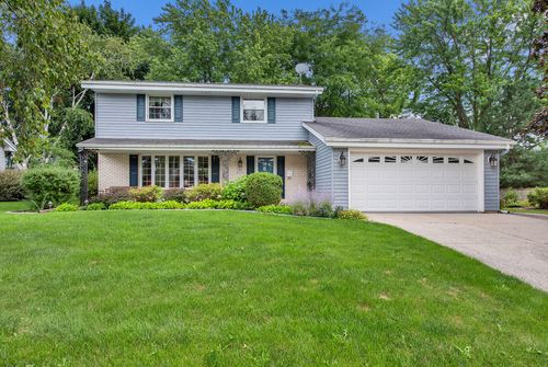 N89W17151 Highland Ct, Menomonee Falls, WI, 53051 | Card Image