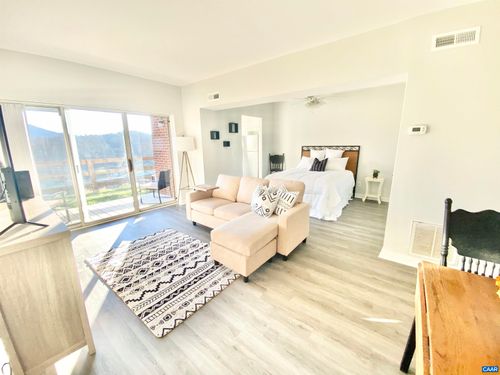 1608 - A Monticello Ave, CHARLOTTESVILLE, VA, 22902-6395 | Card Image