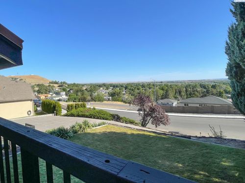 4417 King Dr, West Richland, WA, 99353-9389 | Card Image