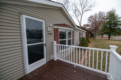9198 Ashdown Ave, White Lake, MI, 48386-4201 | Card Image