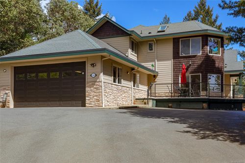 1450 White Pine Terr, Victoria, BC, V9B6J3 | Card Image