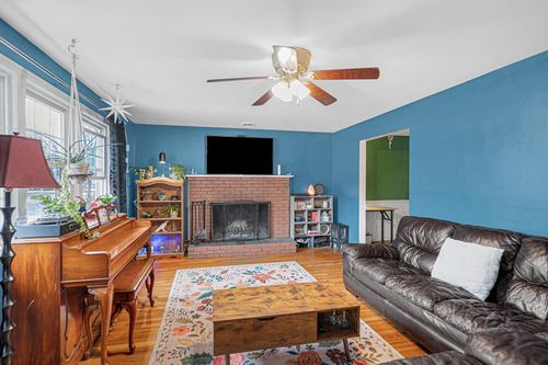 7 Douglas Dr, Salem, NH, 03079-3236 | Card Image