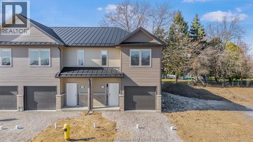 24-7 Magnolia Lane, Chatham, ON, N7M0W7 | Card Image