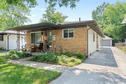 23631 Cora St, Brownstown Twp, MI, 48183-1305 | Card Image