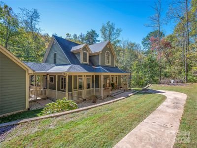 526 Rixhaven Drive, House other with 3 bedrooms, 2 bathrooms and null parking in Saluda NC | Image 2