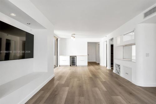 apt-7a-6061 Collins Ave, Miami Beach, FL, 33140-2267 | Card Image