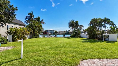 41 N Pine Cir, BELLEAIR, FL, 33756-1639 | Card Image