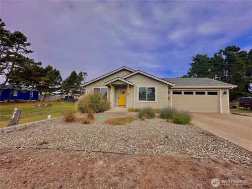 1323 196th Pl, Long Beach, WA, 98631-1260 | Card Image
