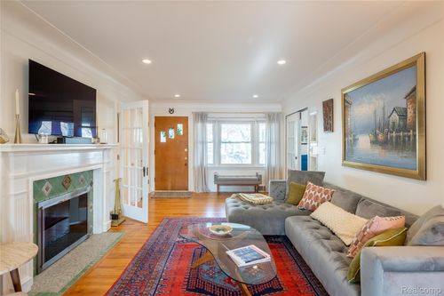 1217 Mayfield Dr, Royal Oak, MI, 48067-1181 | Card Image