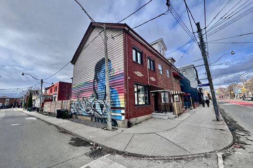 upper-206 Bathurst St, Toronto, ON, M5T2R9 | Card Image