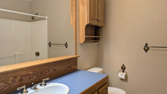 Upstairs Full Guest Bathroom | Image 40
