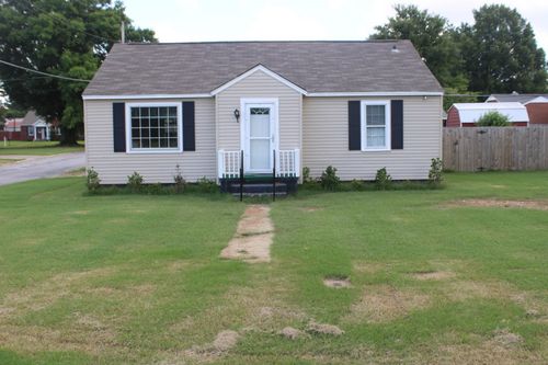 1201 E 3rd St, Tuscumbia, AL, 35674-1613 | Card Image