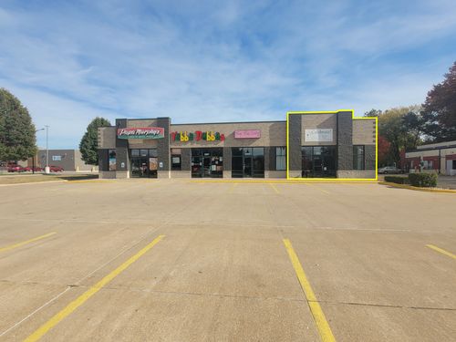 3203 Devils Glen Rd, Bettendorf, IA, 52722-3351 | Card Image