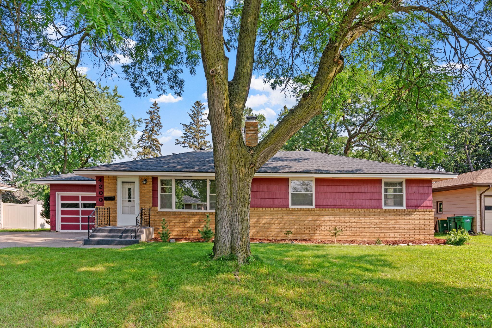 Janet Ln, Minneapolis, MN 55429