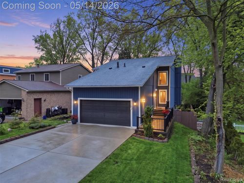 2092 Langham Dr, West Bloomfield, MI, 48323-3841 | Card Image
