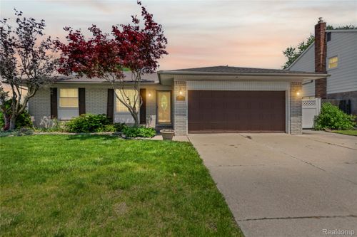 22356 Woodstock Ct, Woodhaven, MI, 48183-3116 | Card Image