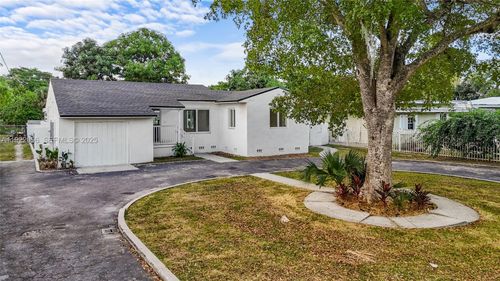 ab-201 S Biscayne River Dr, Miami, FL, 33169-6654 | Card Image