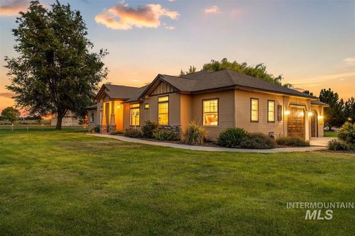 8815 Lake Shore Dr, Nampa, ID, 83686-1011 | Card Image