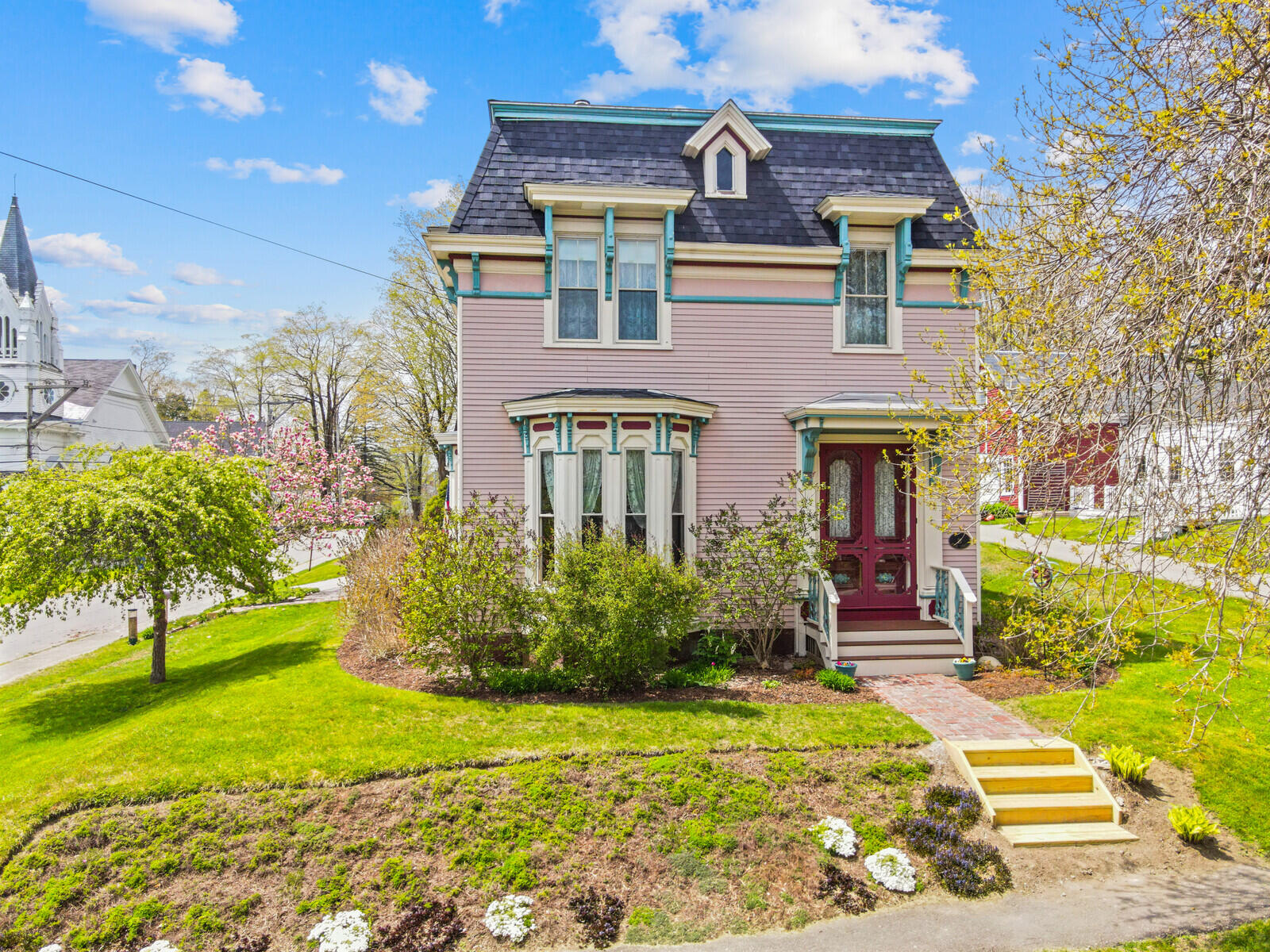 Knox St, Thomaston, ME 04861