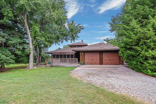2910 Lakewood Dr, Manhattan, KS, 66503-8404 | Card Image