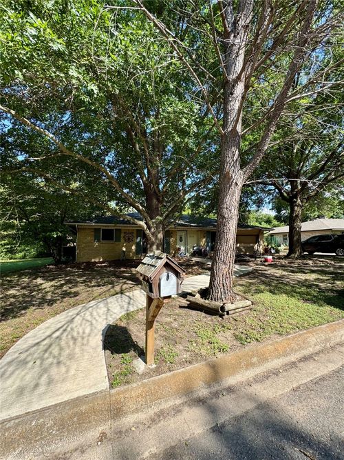3116 Broken Arrow Rd, Denton, TX, 76209-1405 | Card Image