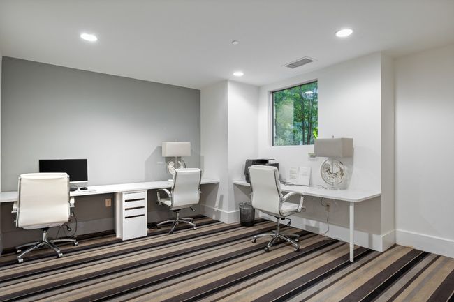 Community office area | Image 34