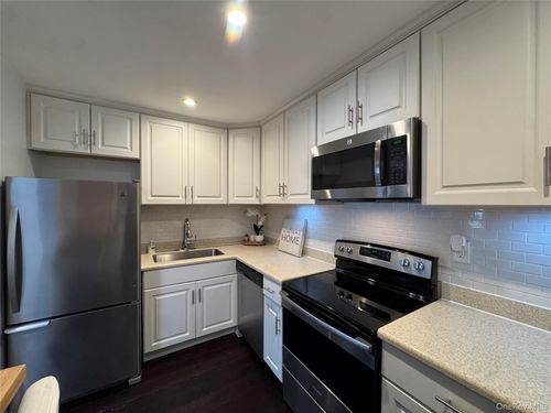 634 Fox Run Ln, Carmel, NY, 10512-2360 | Card Image