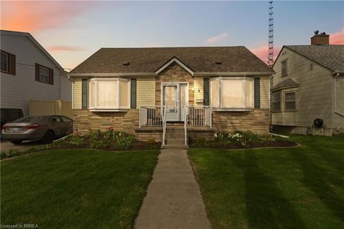 9 Sussex Ave, Brantford, ON, N3R2G5 | Card Image