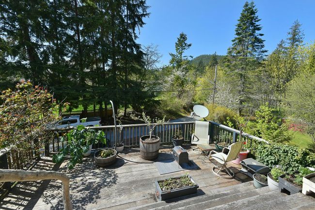 13214 Sex W'amin Street, House other with 2 bedrooms, 1 bathrooms and 4 parking in Garden Bay BC | Image 4