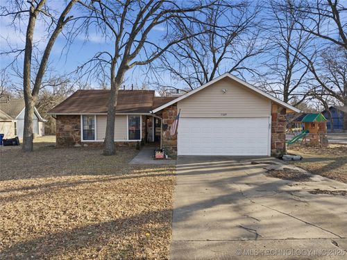 1109 Los Angeles Cir, Broken Arrow, OK, 74011-4418 | Card Image