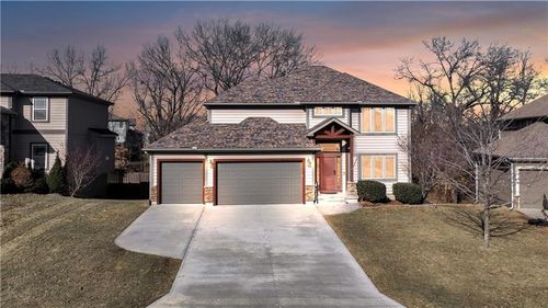 1236 Vivian Dr, Warrensburg, MO, 64093-7866 | Card Image