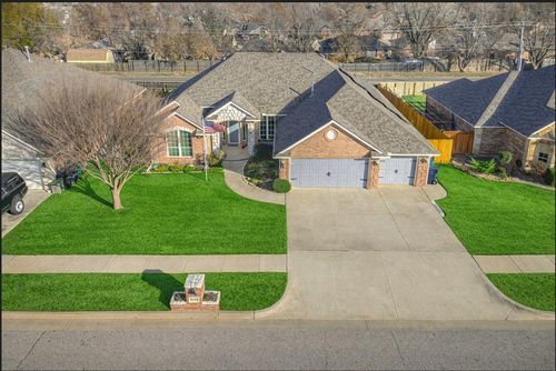 9200 Stacy Lynn Lane, Yukon, OK, 73099 | Card Image
