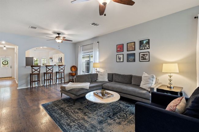 9204 Brents Elm Dr, House other with 3 bedrooms, 2 bathrooms and 2 parking in Austin TX | Image 4