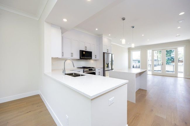 335 E 6 Th Street, Home with 5 bedrooms, 3 bathrooms and 2 parking in North Vancouver BC | Image 9