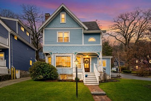 92 Greenwood St, Melrose, MA, 02176-1117 | Card Image