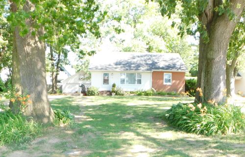 109 Cedar St, Decatur, MI, 49045-8856 | Card Image