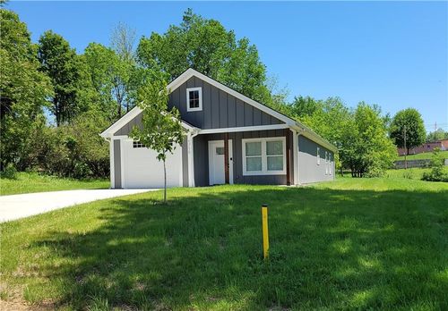 1715 S Hardy Ave, Independence, MO, 64052-2227 | Card Image