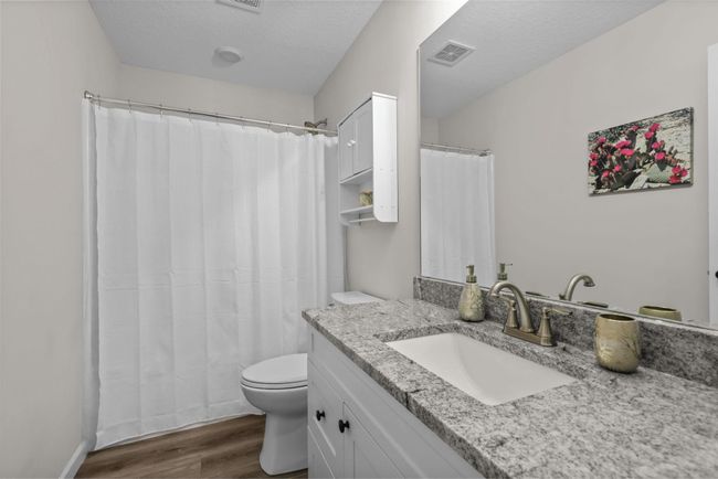 Main bath.jpg | Image 16