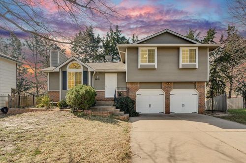 8621 W Westlawn Ct, Wichita, KS, 67212-7360 | Card Image