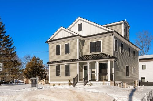 211 Florence Ave, Arlington, MA, 02476-7207 | Card Image