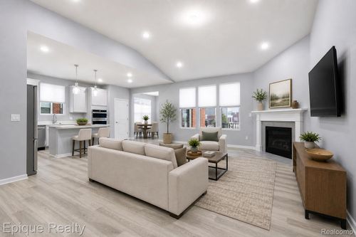 55638 Oak Pointe Dr, Shelby Twp, MI, 48315-6706 | Card Image