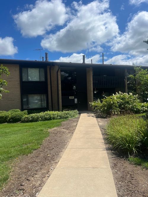 apt-103-6139 Knoll Wood Rd, Willowbrook, IL, 60527-3223 | Card Image