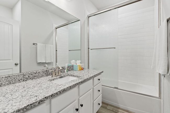 shared Bath | Image 25
