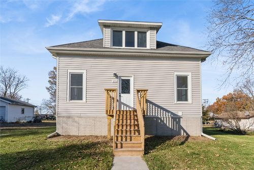 215 Traer St, Mount Auburn, IA, 52313-9661 | Card Image