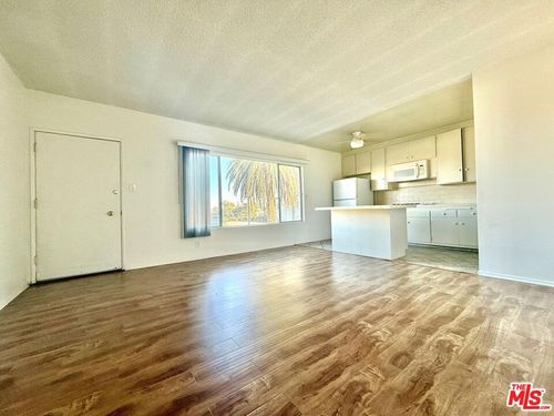 apt-10-127 Loma Vista St, El Segundo, CA, 90245-3672 | Card Image